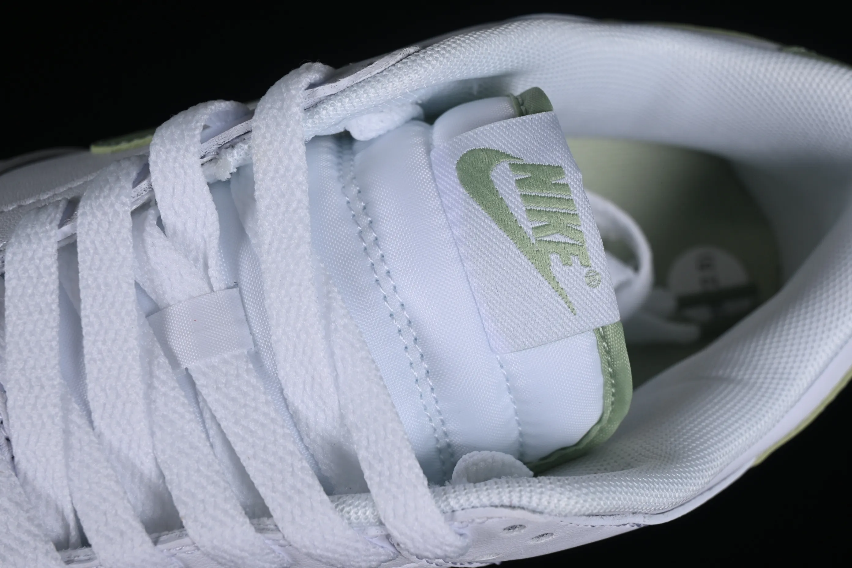 All Categories Nk SB Dunk Series Nk SB Dunk Low Low-top sneakers Nk SB Dunk Low Mint white and green color Low-top casual sports skateboard shoes DV0831-105